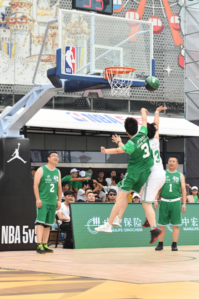 前中超球员曾年薪180万!如今欠债400万 送外卖摆摊做私教还钱