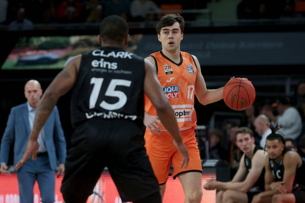 埃斯特旺:队里每个人都在帮我;将尽最大努力让球迷们开心