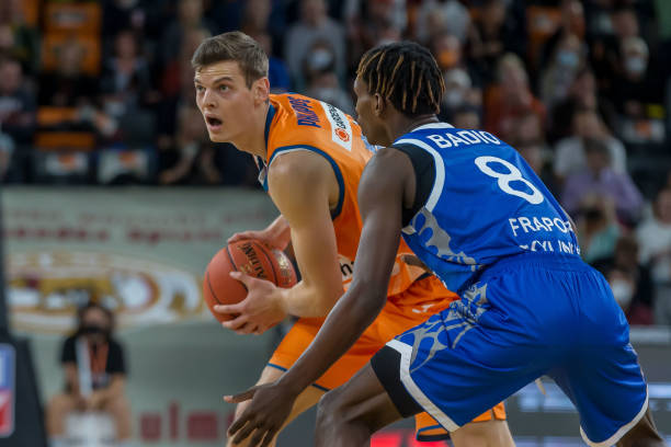 NBA往事：迪瓦茨若能时光倒流定会全力挑中东契奇